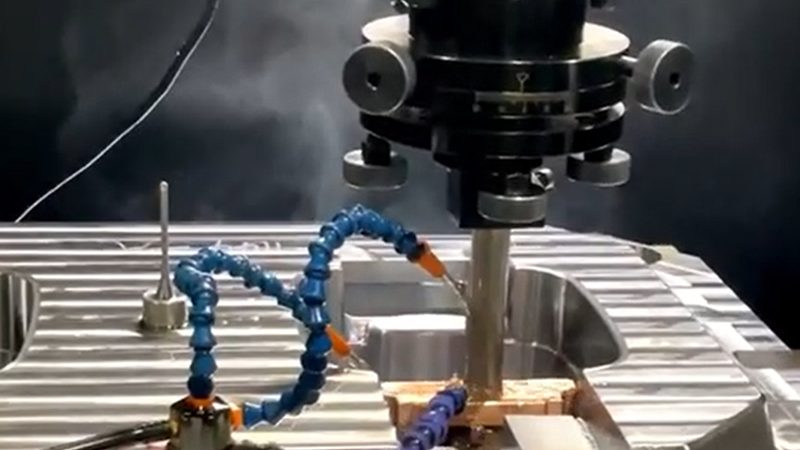 台州连接器模具加工：精准度如何影响连接器性能